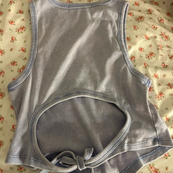 Altar’d State tie back top in the color hydrangea - Picture 2 of 3